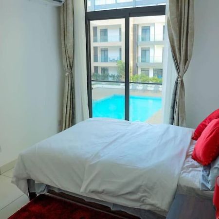 Pool View Apartment @Embassy Gardens Акра Екстериор снимка