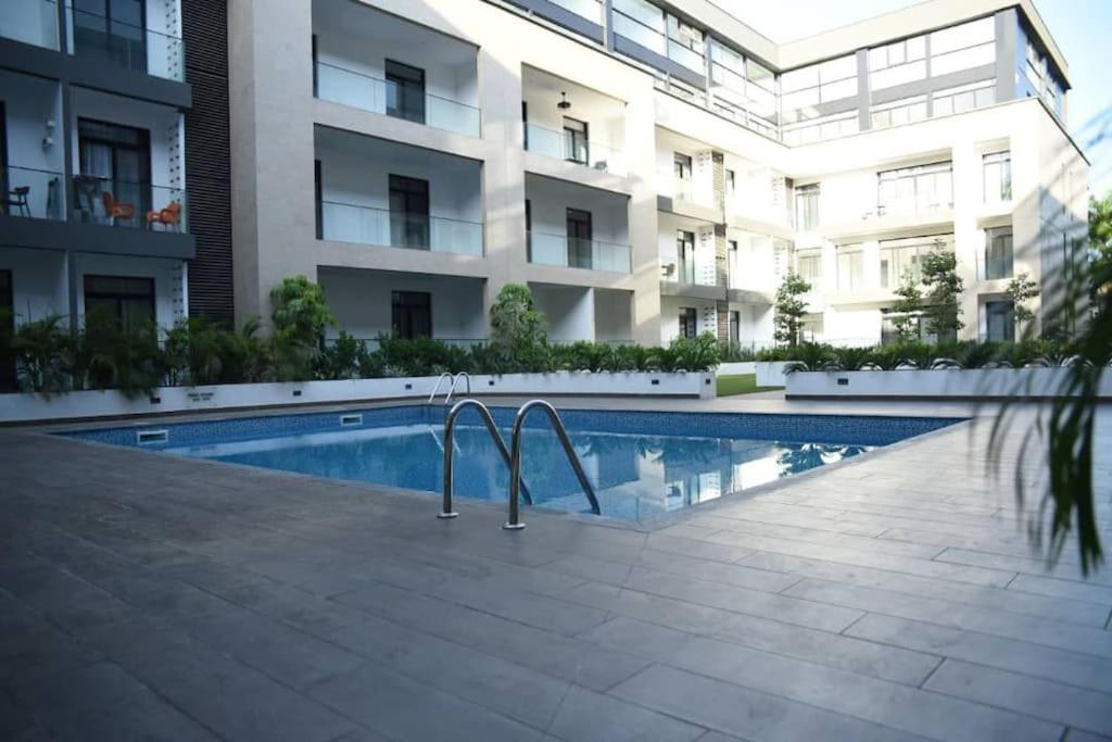 Pool View Apartment @Embassy Gardens Акра Екстериор снимка