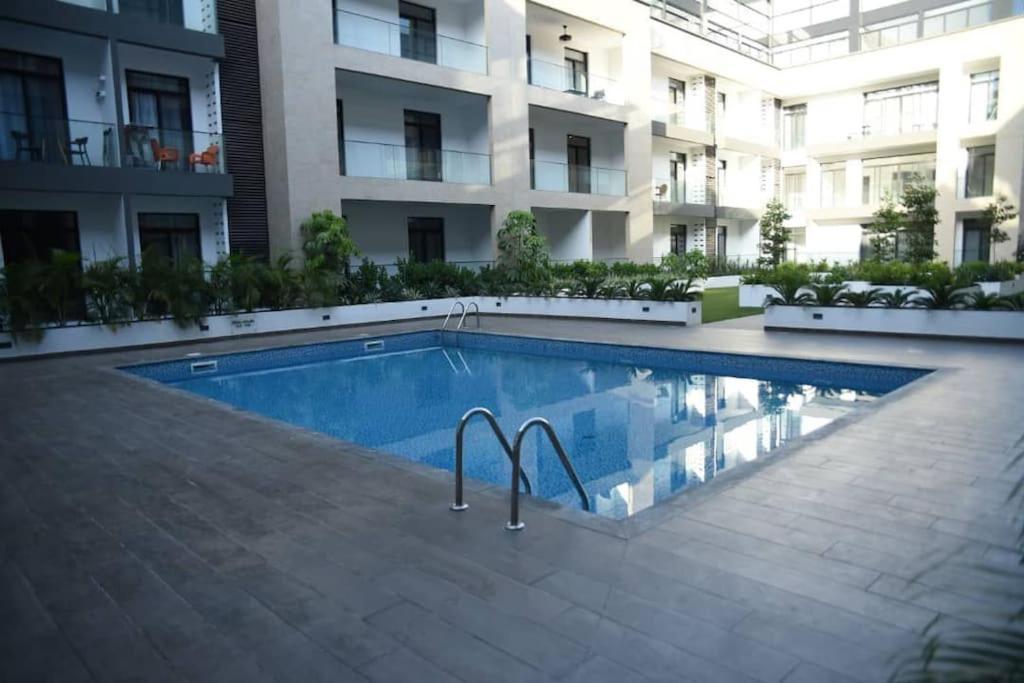 Pool View Apartment @Embassy Gardens Акра Екстериор снимка